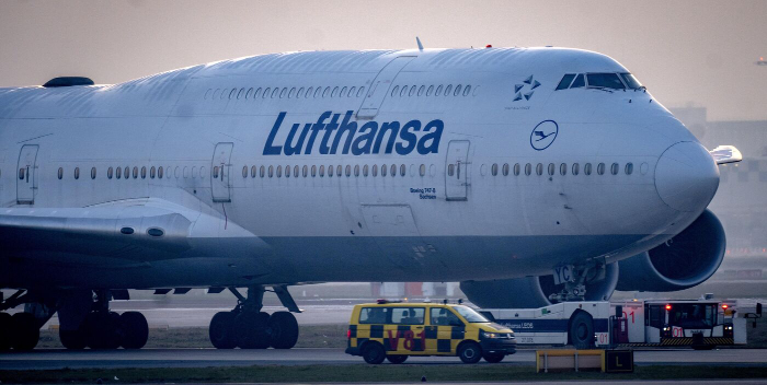 Lufthansa exige 740.000 euros a activistas climáticos por el bloqueo de aeropuertos